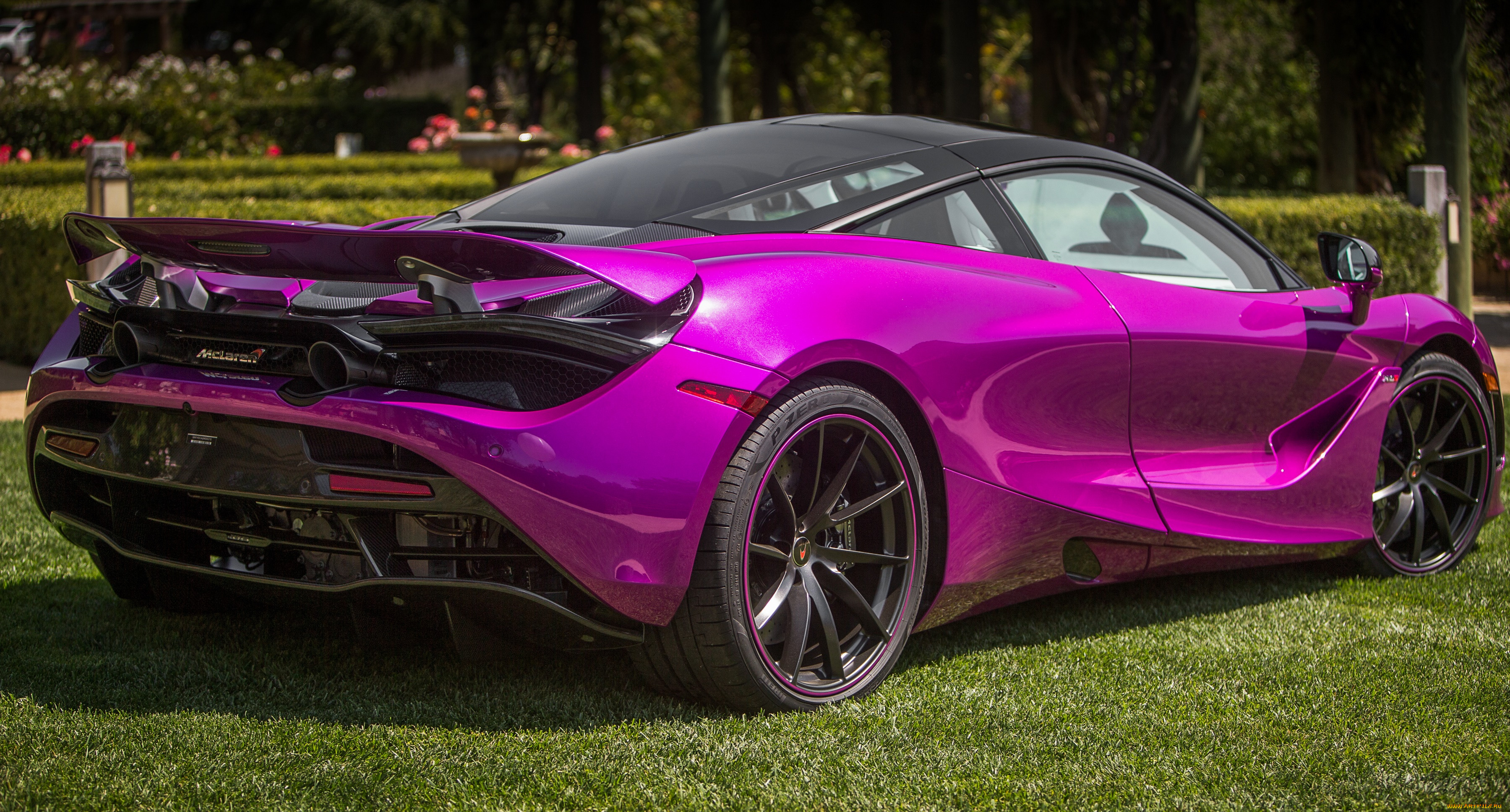 Цвет машин фото. MCLAREN 720s фиолетовый. MCLAREN 720s Purple. MCLAREN 720s розовая. MCLAREN 720s сзади.